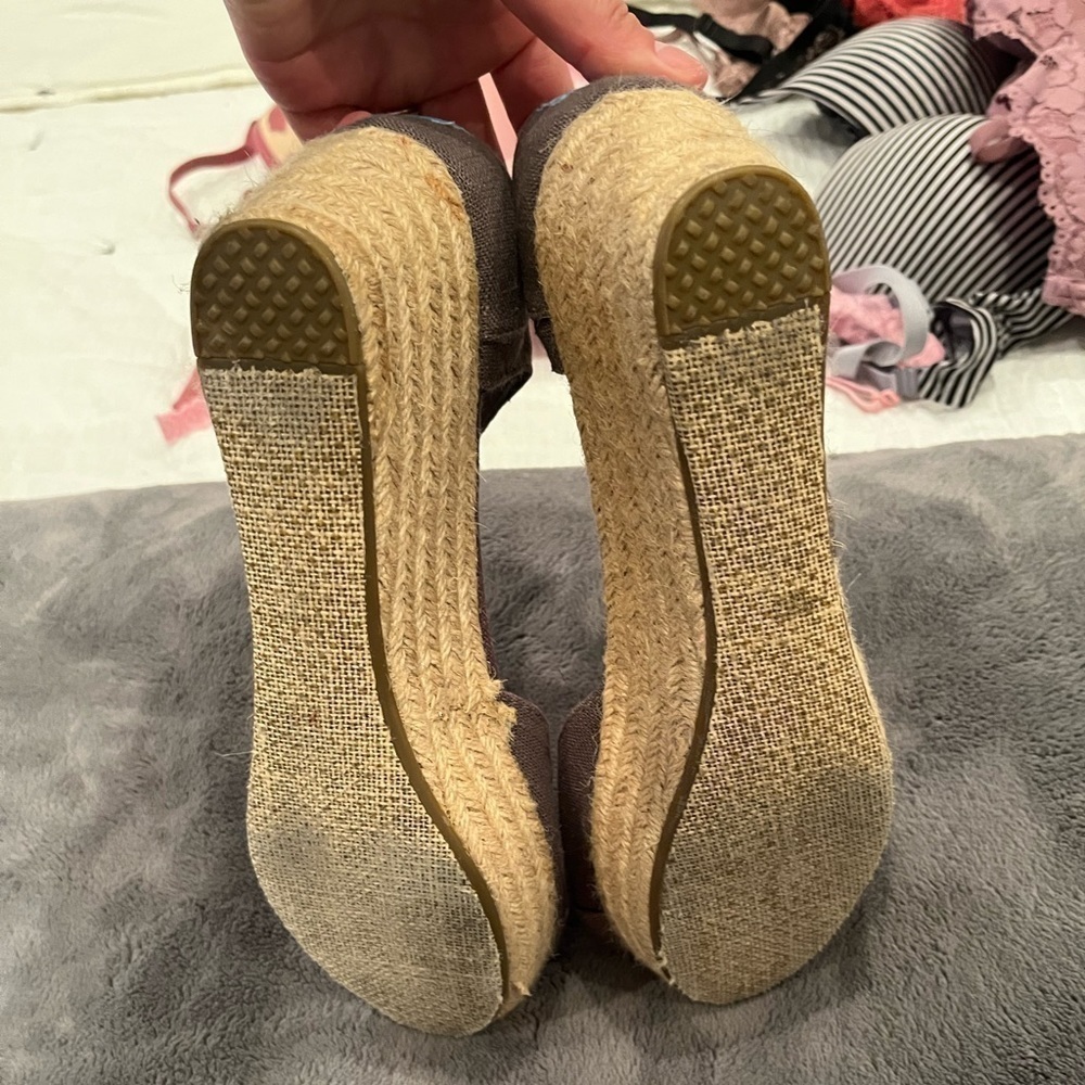 Toms Wedges Grey size 9.5 - Picture 3 of 4